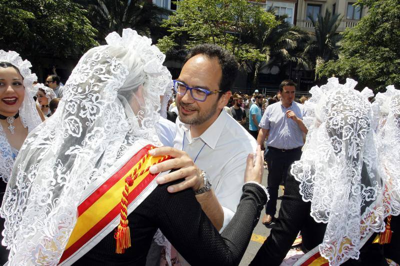 La primera mascletá de Hogueras hace retumbar Luceros