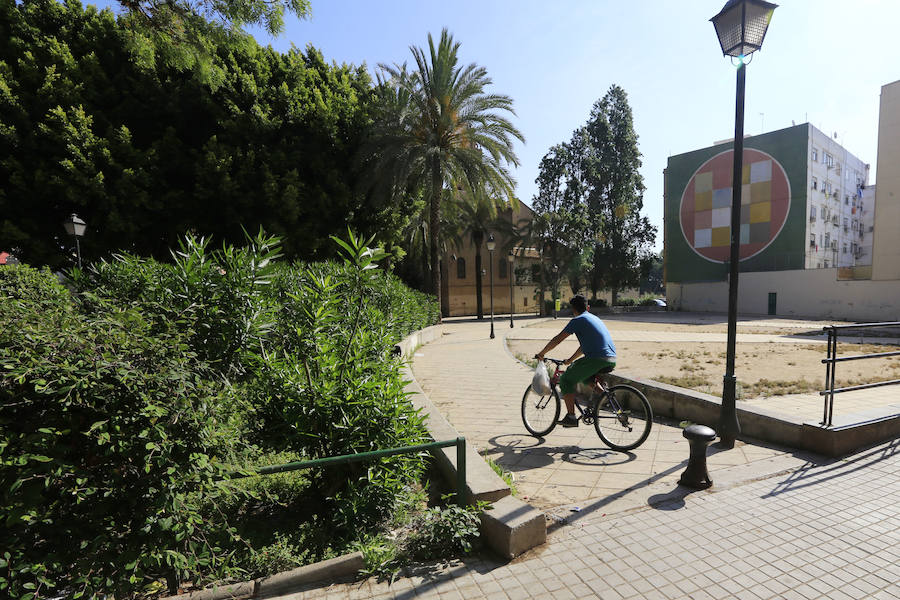 Fotos de la falta de limpieza en Torrefiel, Tres Forques, Malvarrosa y Fuente de San Luis