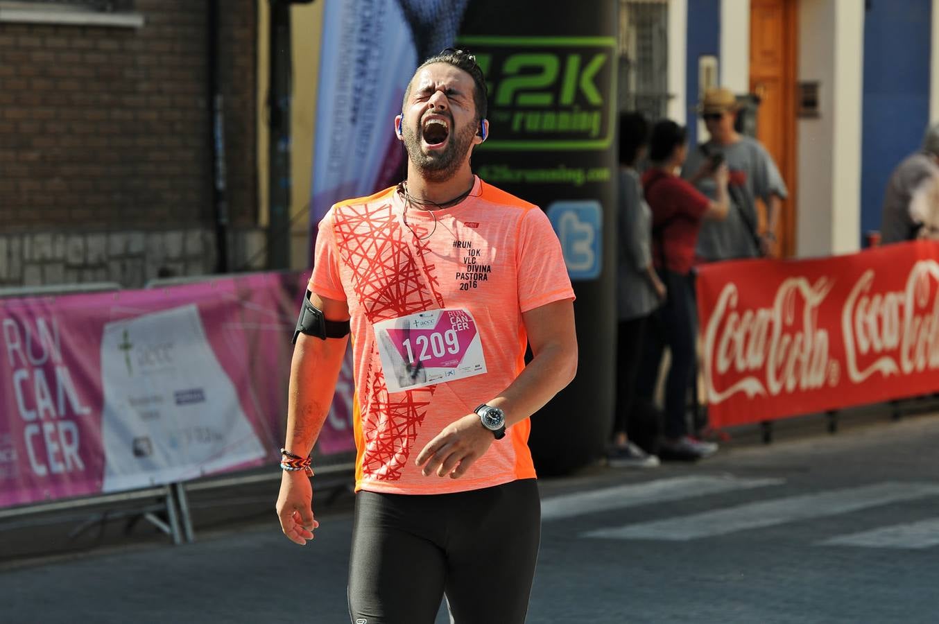 Fotos de la VI Carrera Solidaria Rocafort contra el Cáncer