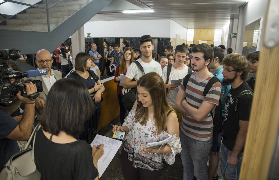 Fotos del inicio de las pruebas de acceso a la universidad en la Universitat Politècnica de València