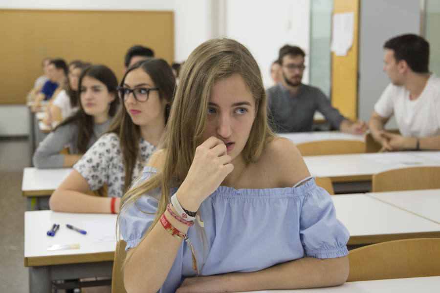 Fotos del inicio de las pruebas de acceso a la universidad en la Universitat Politècnica de València