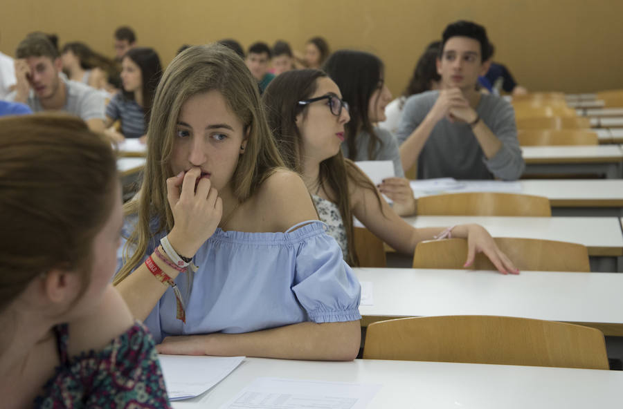 Fotos del inicio de las pruebas de acceso a la universidad en la Universitat Politècnica de València