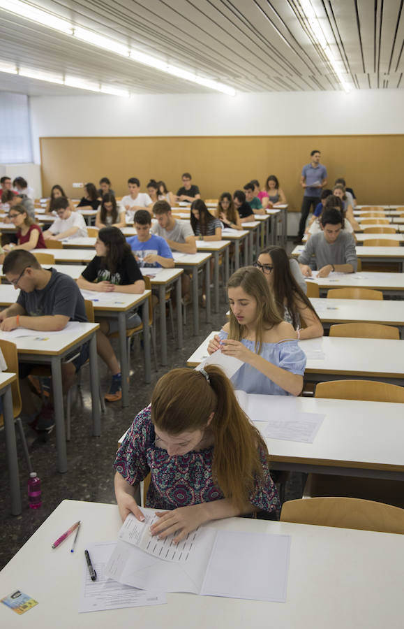 Fotos del inicio de las pruebas de acceso a la universidad en la Universitat Politècnica de València