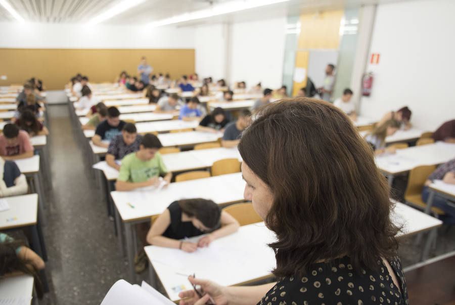 Fotos del inicio de las pruebas de acceso a la universidad en la Universitat Politècnica de València