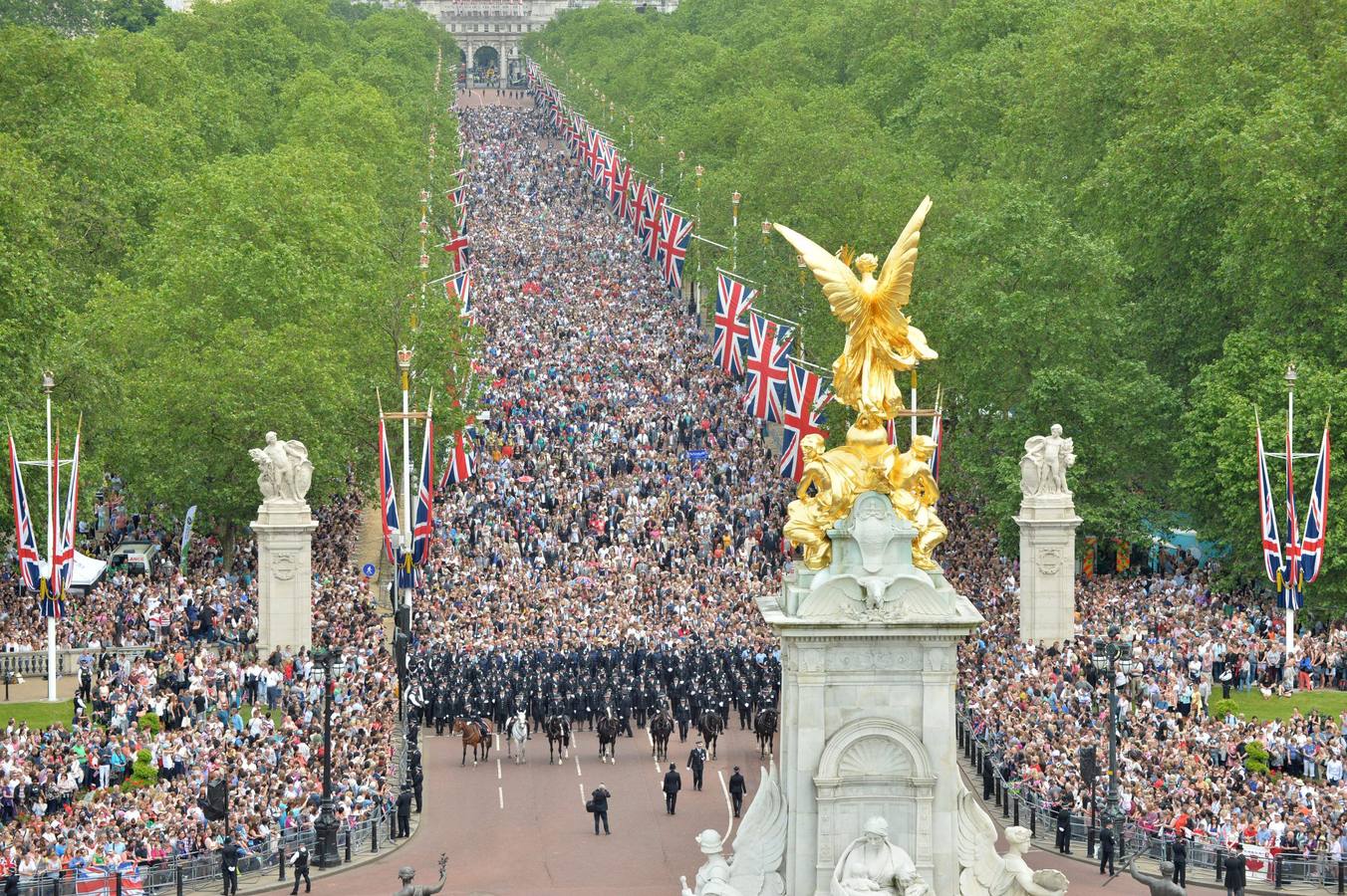 Londres celebra el 90 cumpleaños de Isabel II