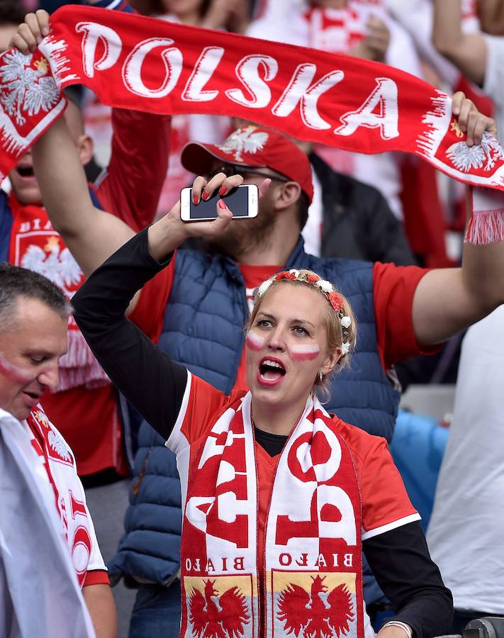 Fotos de las aficiones de Alemania y Polonia