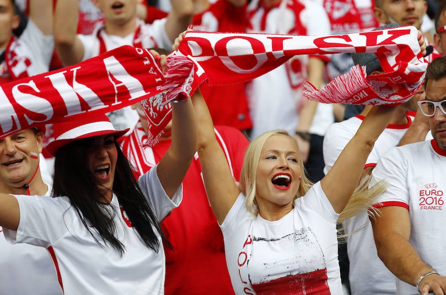 Fotos de las aficiones de Alemania y Polonia