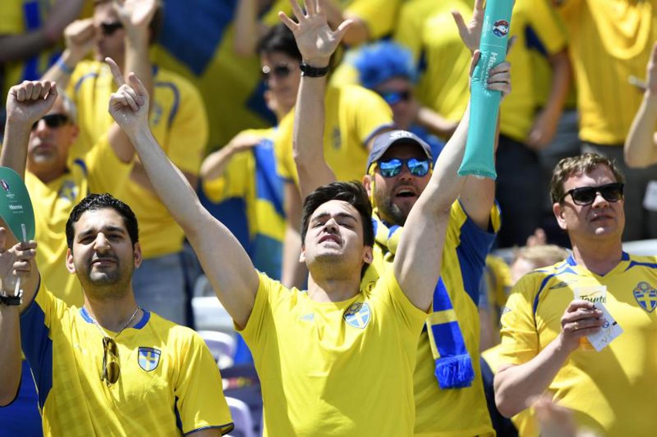 Fotos de las aficiones de Italia y Suecia de la Eurocopa 2016