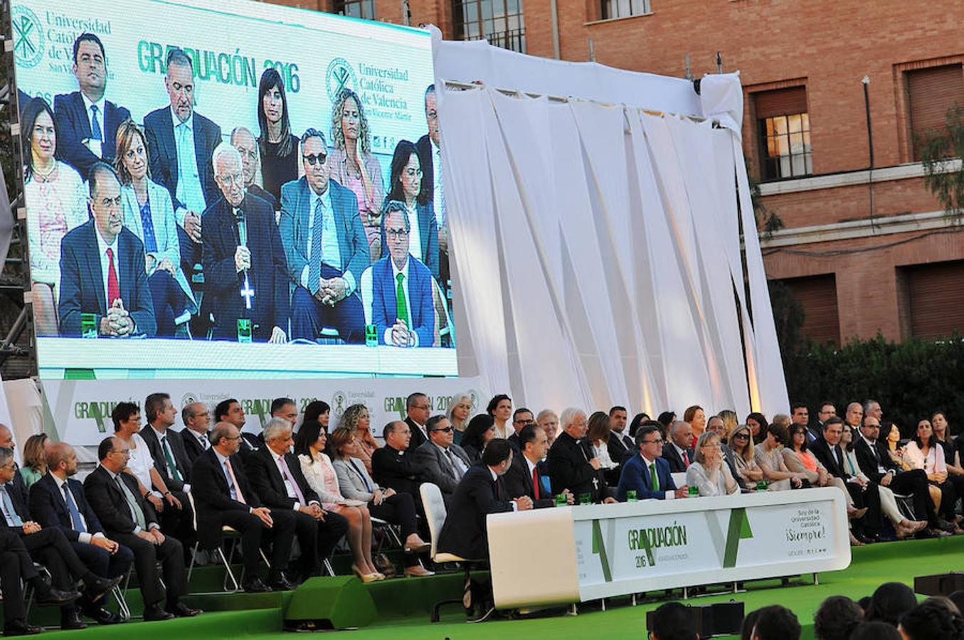 Fotos de la graduación en la Universidad Católica de Valencia curso 2015-2016