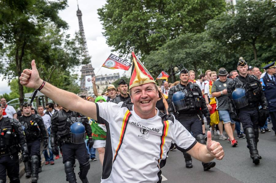 Fotos de los aficionados de Alemania e Irlanda del Norte