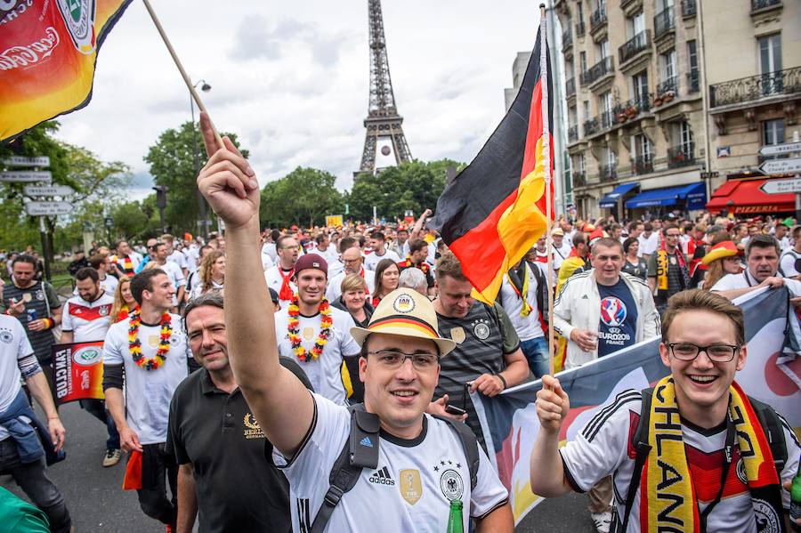 Fotos de los aficionados de Alemania e Irlanda del Norte