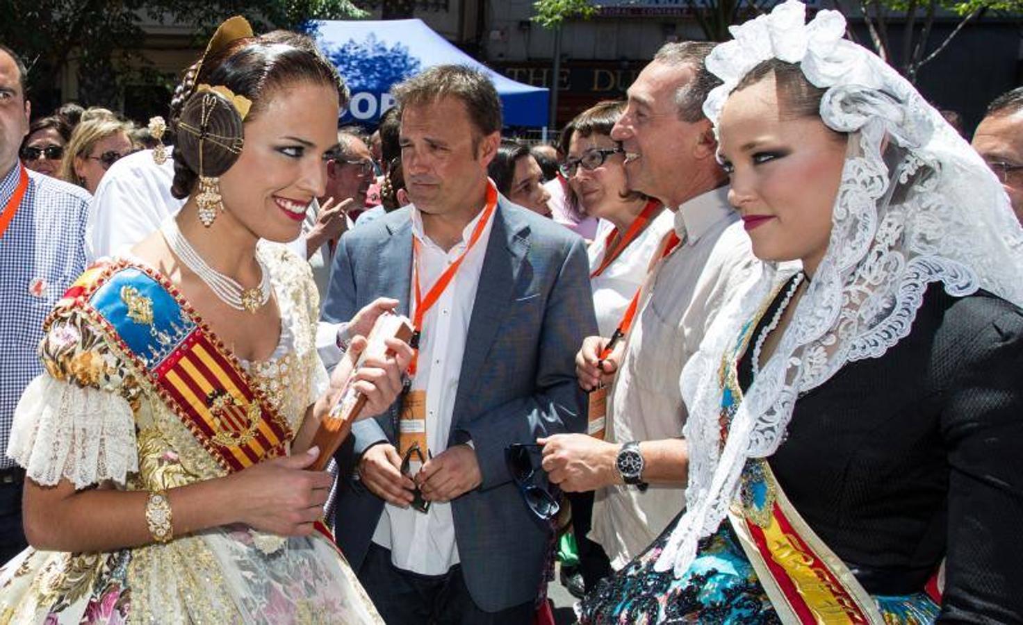 La cuarta mascletá se queda corta de tiempo pero encandila al público