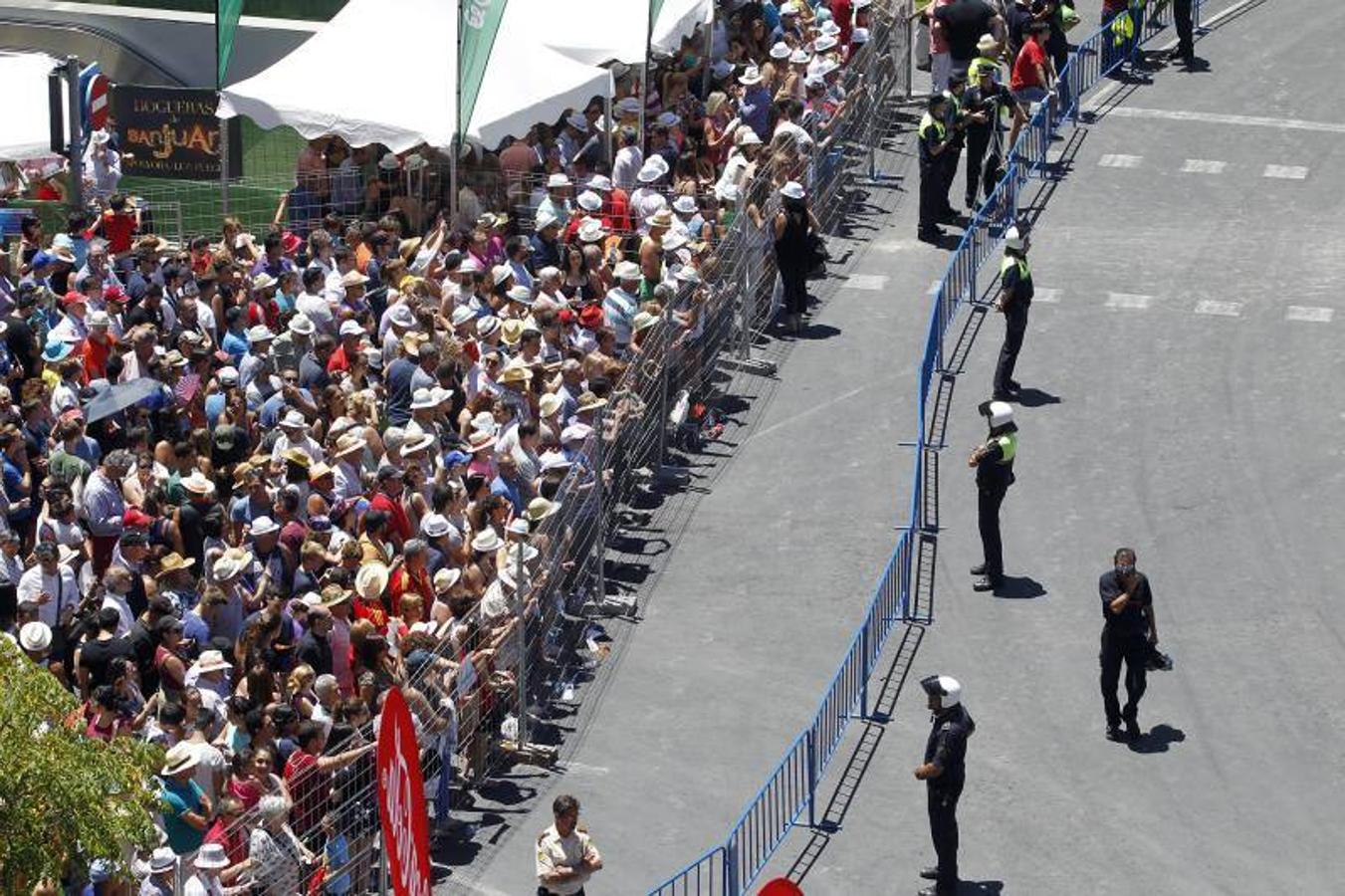 La cuarta mascletá se queda corta de tiempo pero encandila al público