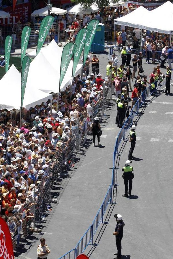 La cuarta mascletá se queda corta de tiempo pero encandila al público