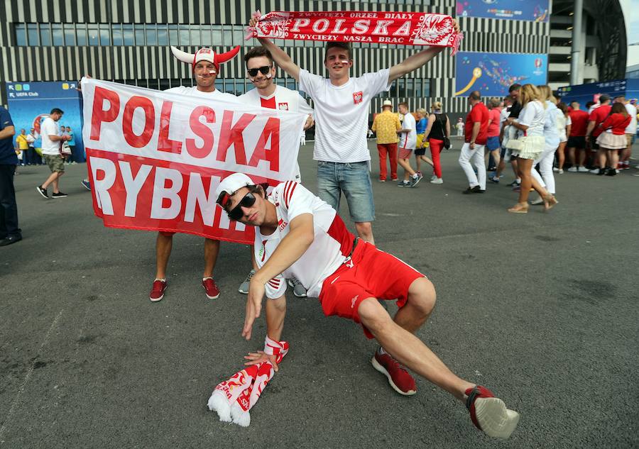 Fotos de los aficionados de Polonia y Ucrania