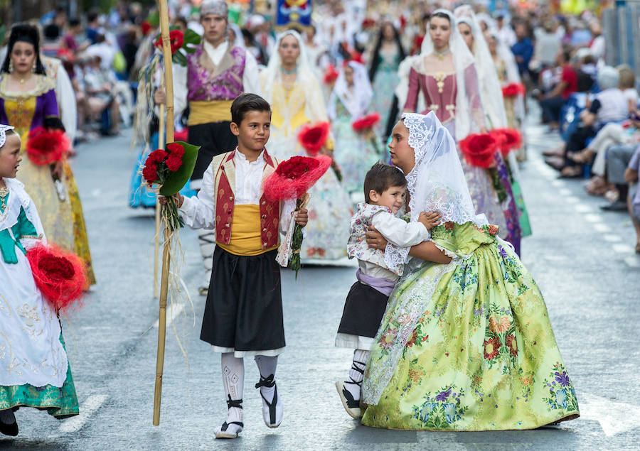 Primer día de ofrenda de Flores a la Virgen del Remedio