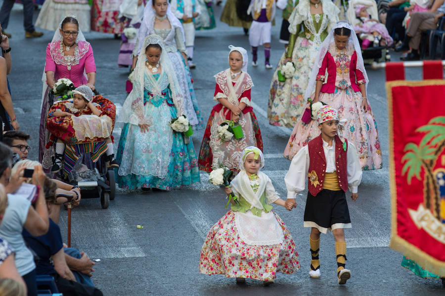 Primer día de ofrenda de Flores a la Virgen del Remedio