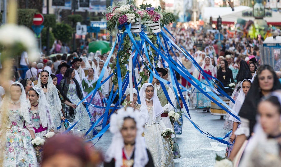 Primer día de ofrenda de Flores a la Virgen del Remedio