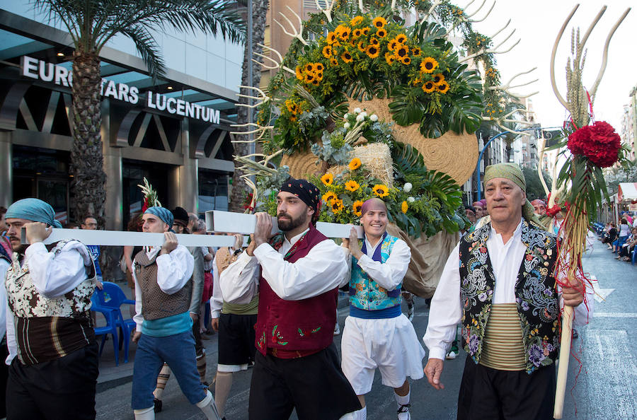 Segunda jornada de Ofrenda de Flores a la Virgen del Remedio