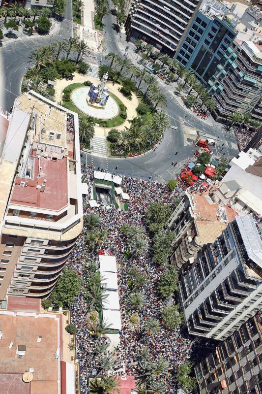 Muchas nueces y poco ruido en la sexta mascletá de Hogueras