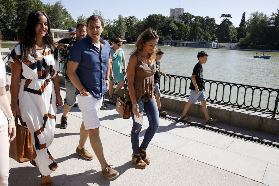 Albert Rivera ha pasado la mañana en el madrileño Parque del Retiro y pasará la tarde con su hija en Barcelona.