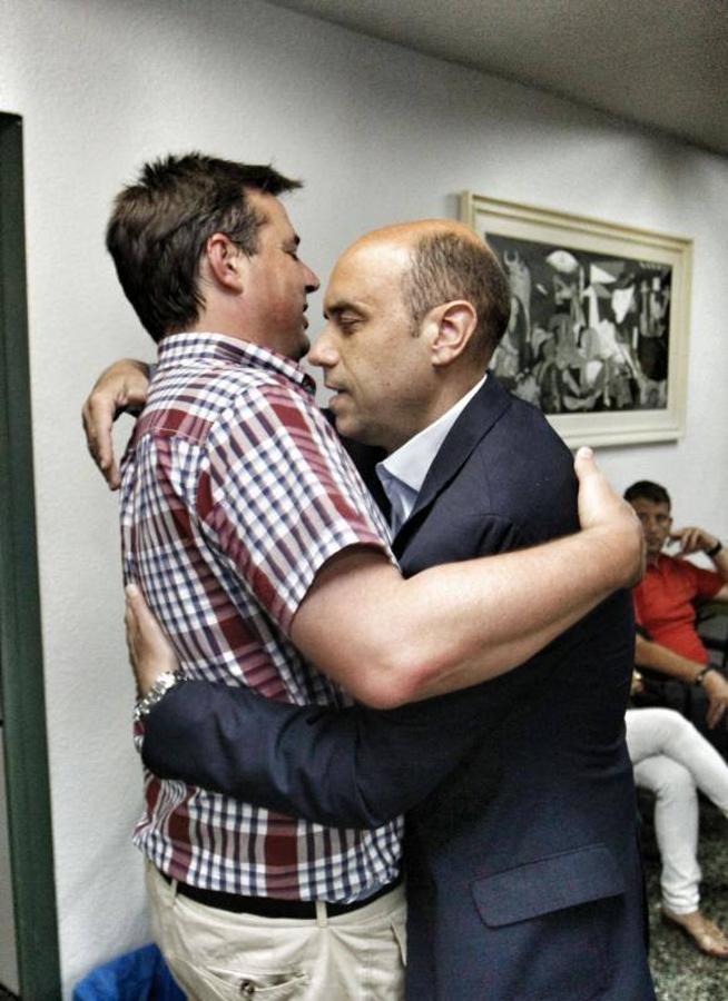 Las mejores imágenes de la resaca electoral en la sede del PSOE en Alicante