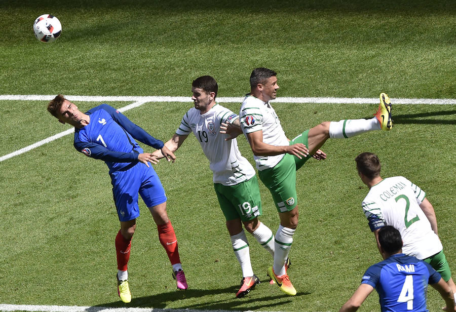 Francia vence a Irlanda