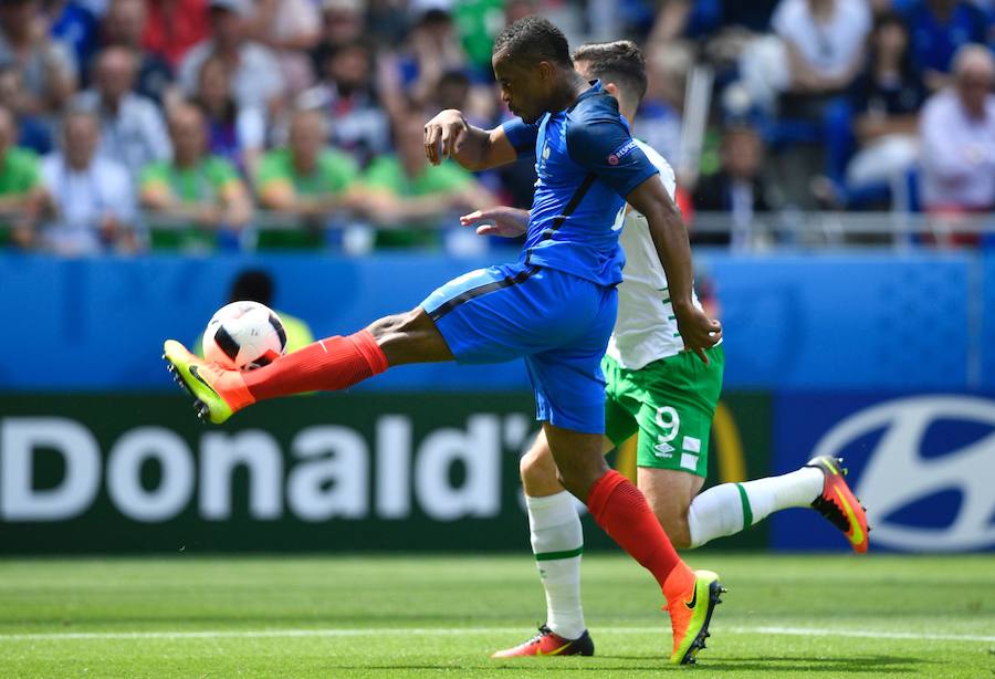 Francia vence a Irlanda