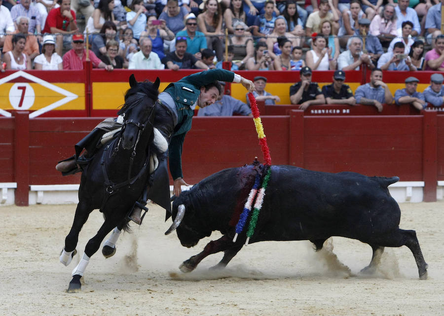 Andy y su cuadra asombran en la Plaza de Toros de Alicante