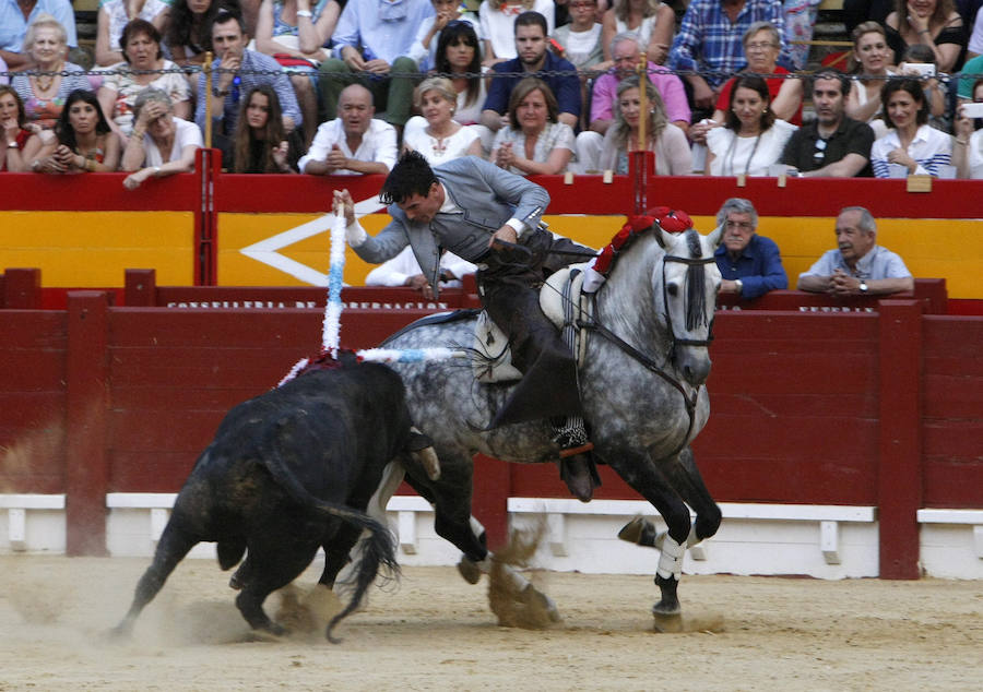 Andy y su cuadra asombran en la Plaza de Toros de Alicante