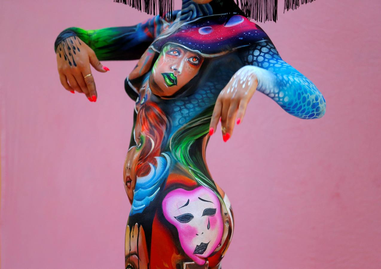 Bodypainting en Austria. Una modelo, pintada en el festival mundial de Bodypainting (World Bodypainting Festival) en  Poertschach, Austria. REUTERS/Heinz-Peter Bader