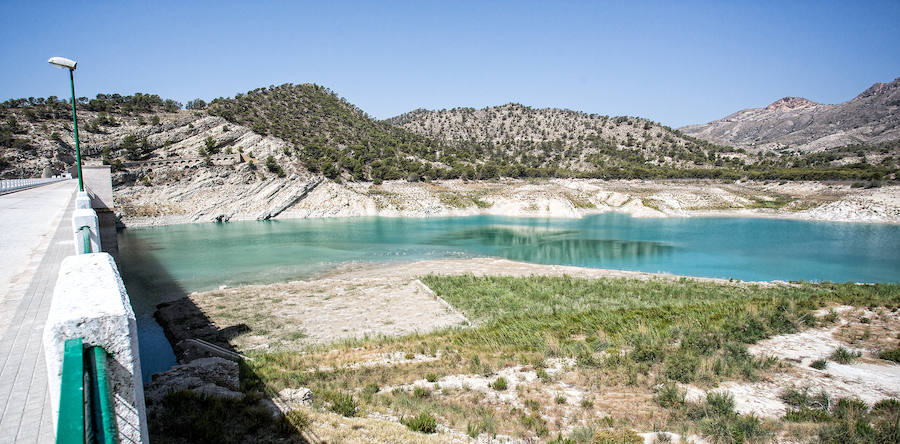 Sequía en el pantano del Amadorio, en Villajoyosa