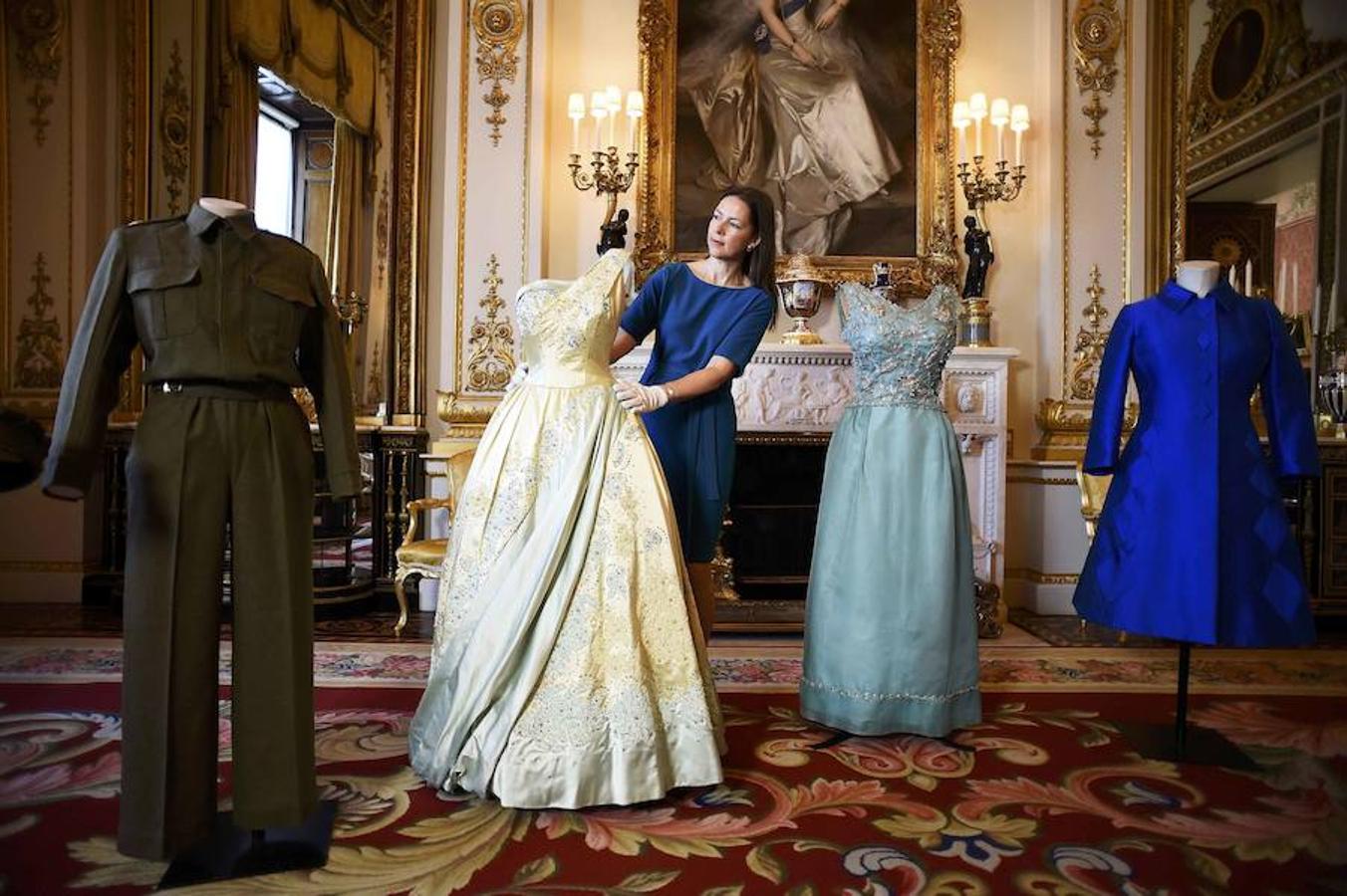 Fotos de la muestra &#039;Fashioning a Reign&#039; en el Palacio de Buckingham