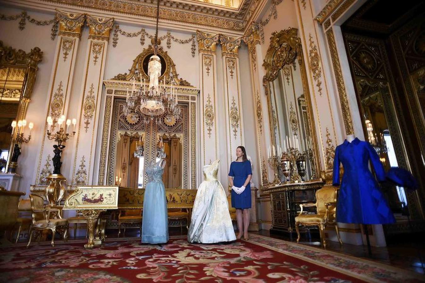 Fotos de la muestra &#039;Fashioning a Reign&#039; en el Palacio de Buckingham