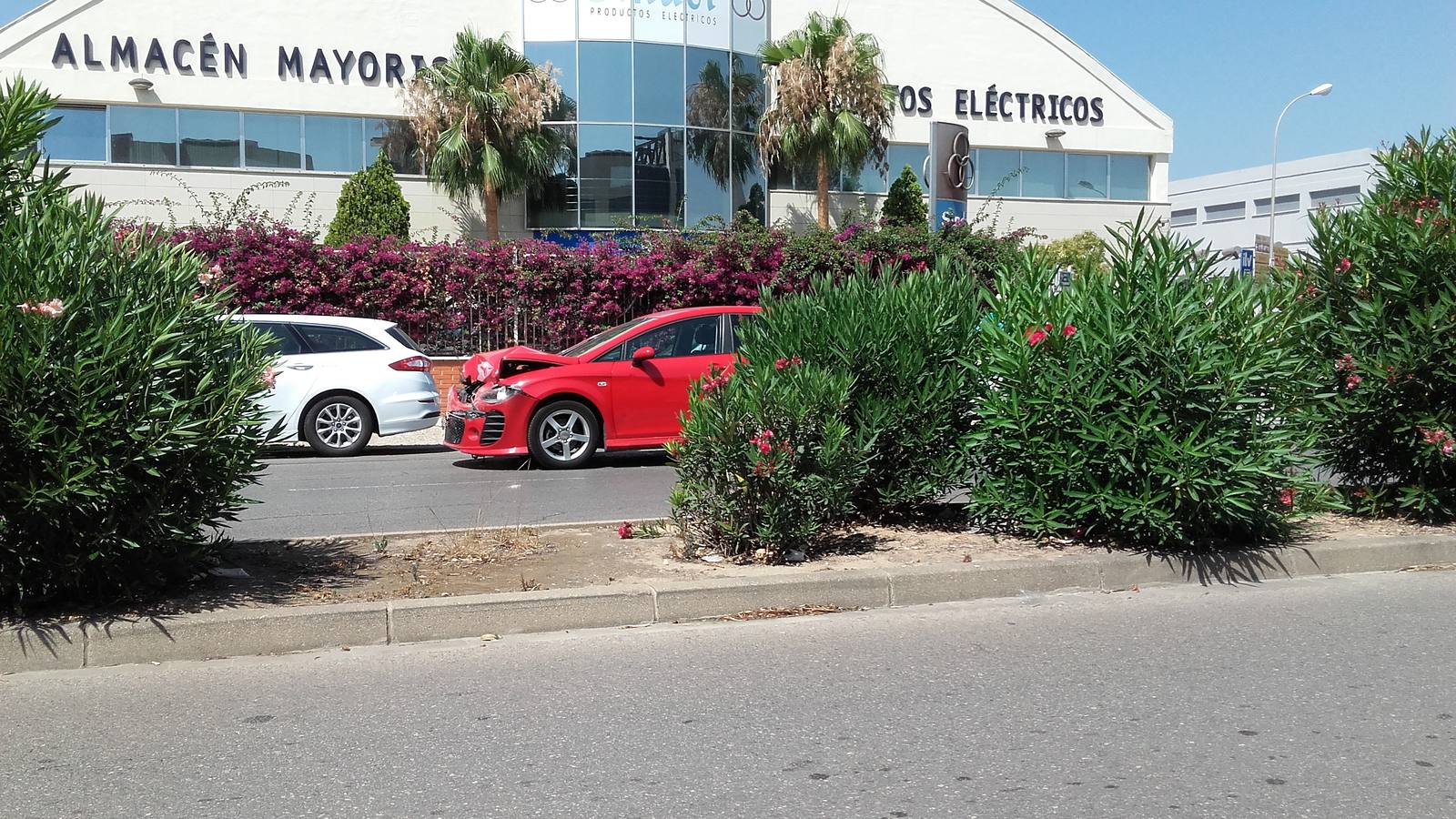 Fotos del accidente de la rontonda &#039;fantasma&#039; de Vara de Quart