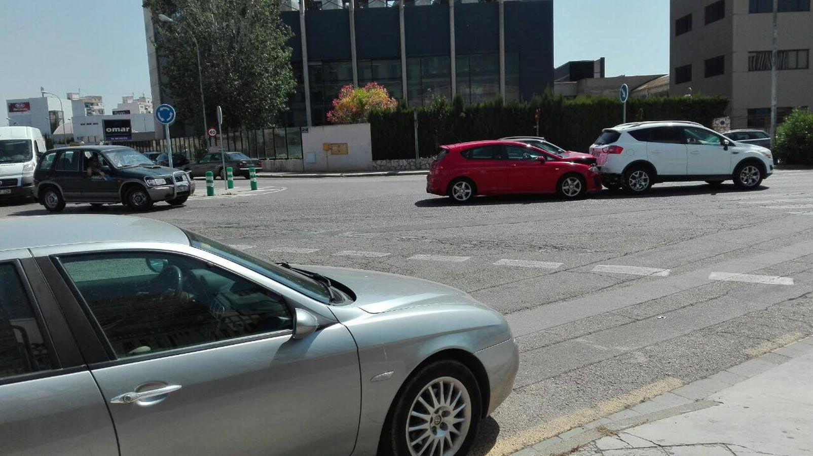 Fotos del accidente de la rontonda &#039;fantasma&#039; de Vara de Quart