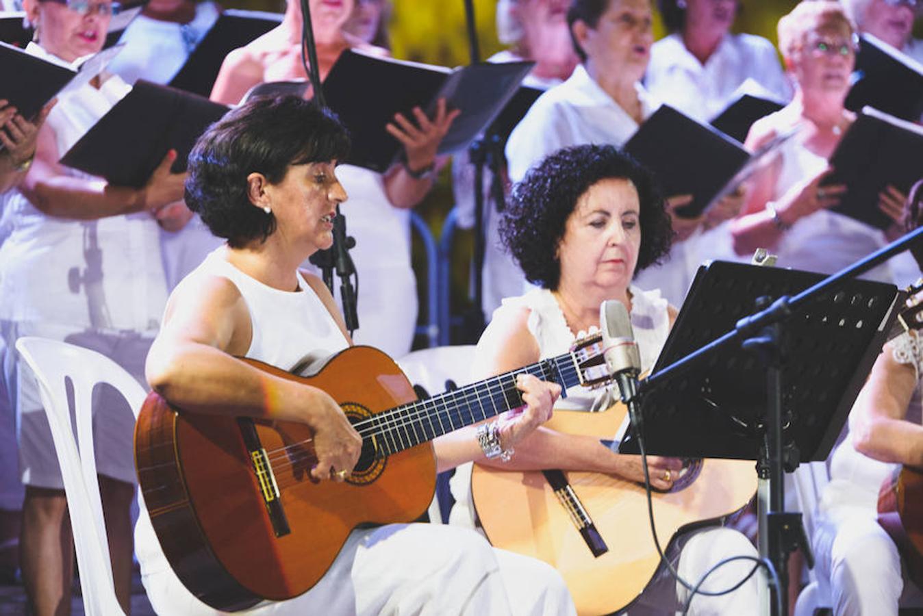 Nueve mil almas a ritmo de Habaneras en Torrevieja