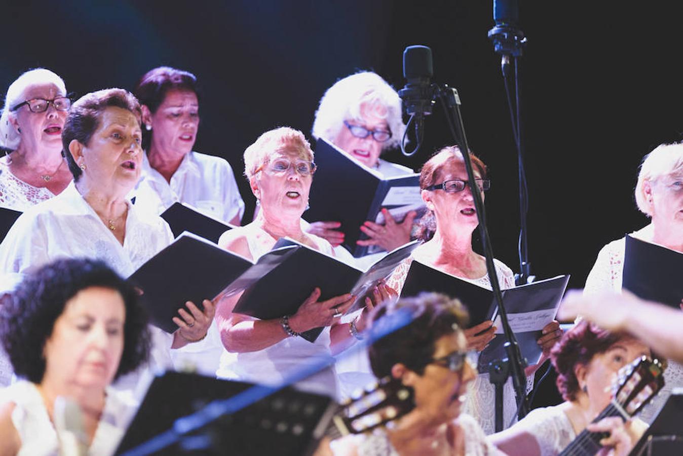 Nueve mil almas a ritmo de Habaneras en Torrevieja