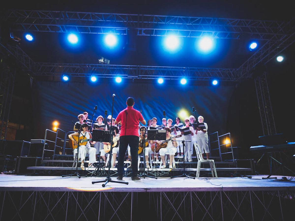 Nueve mil almas a ritmo de Habaneras en Torrevieja