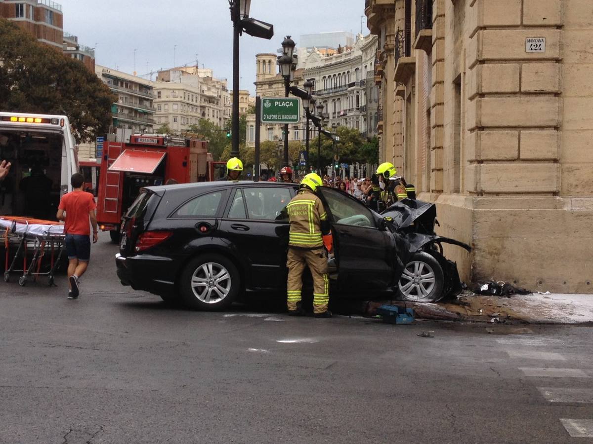 Fotos del aparatoso accidente en el Palacio de Justicia