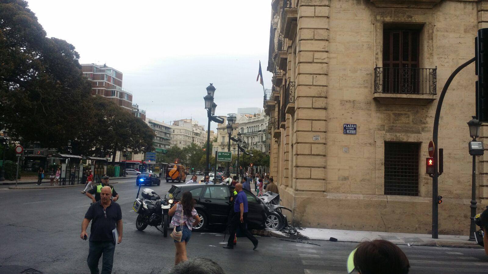 Fotos del aparatoso accidente en el Palacio de Justicia