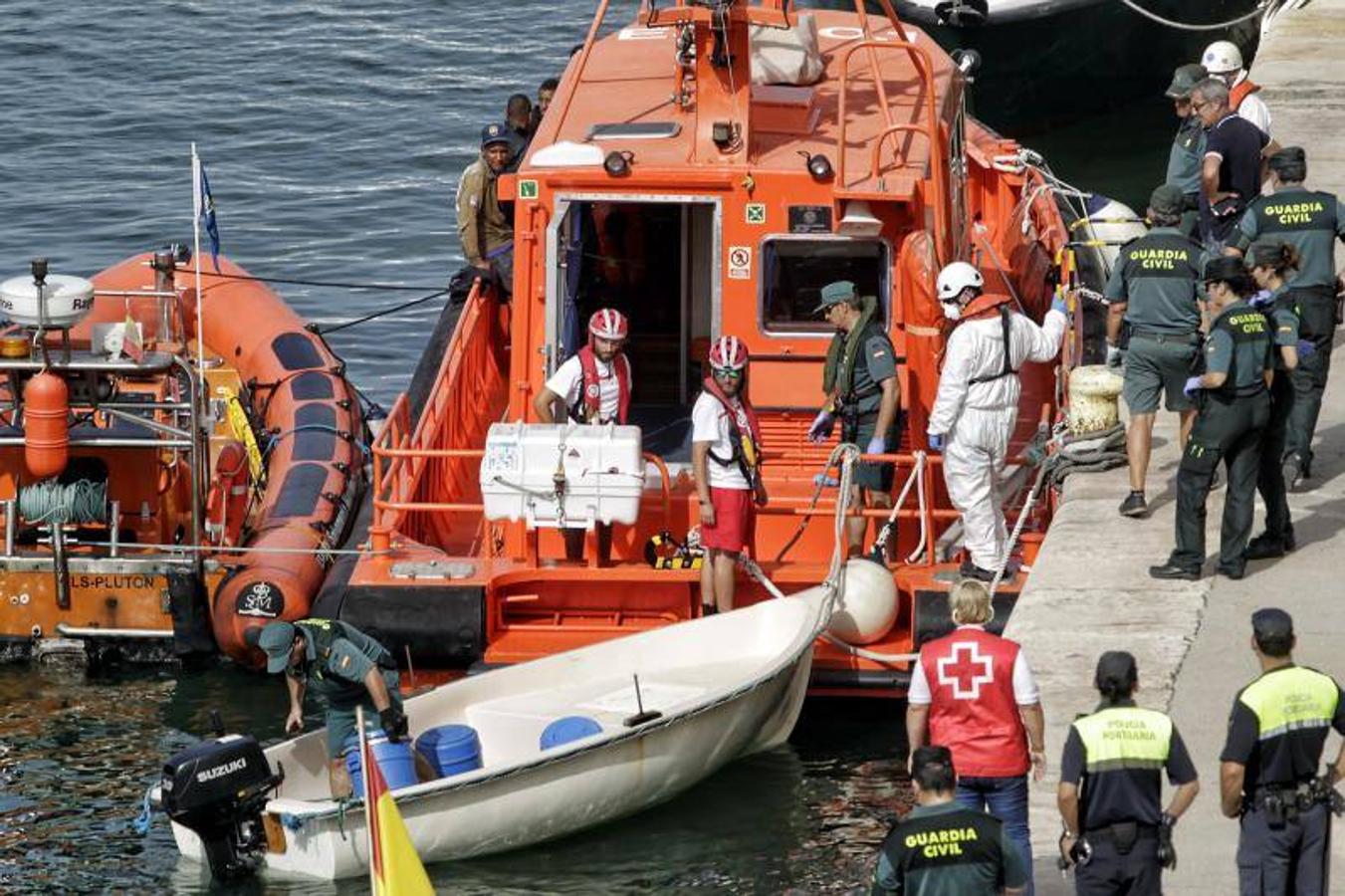 Rescatan a diez personas de una patera frente a la costa alicantina