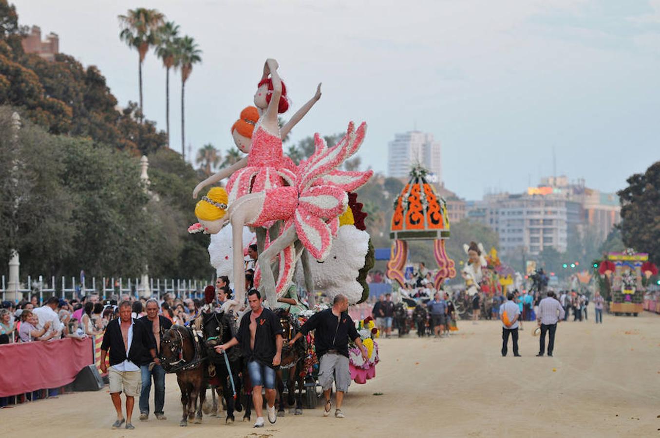 Fotos de la Batalla de Flores 2016 de la Feria de Julio de Valencia