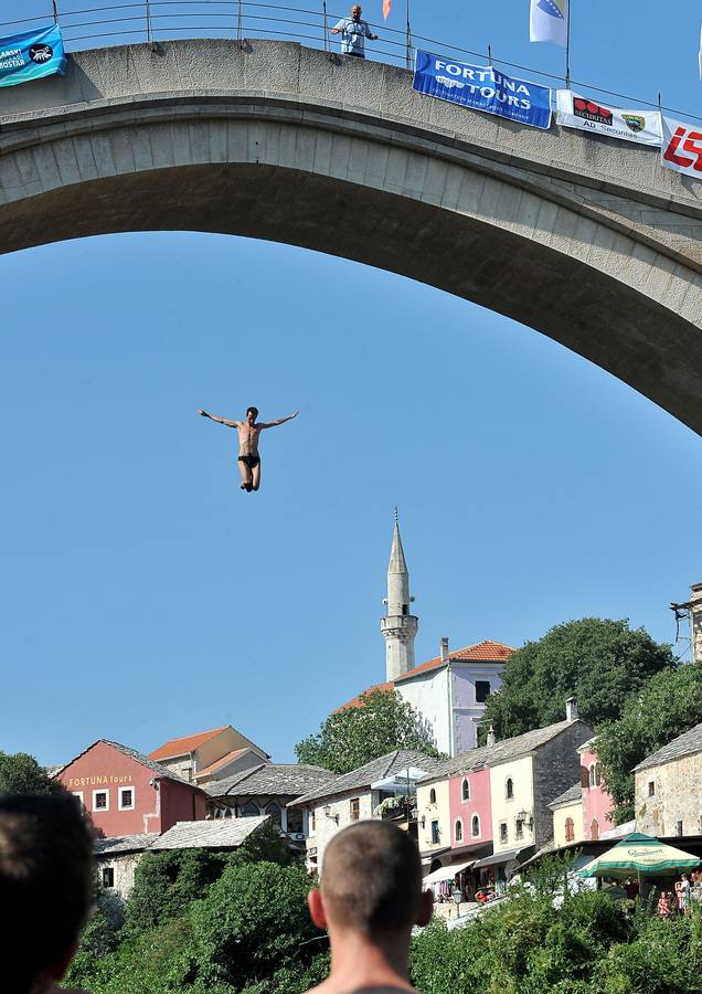 Fotos de los saltos desde el Puente Viejo de Mostar