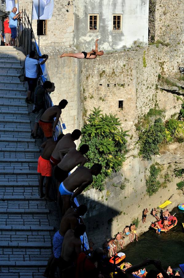 Fotos de los saltos desde el Puente Viejo de Mostar