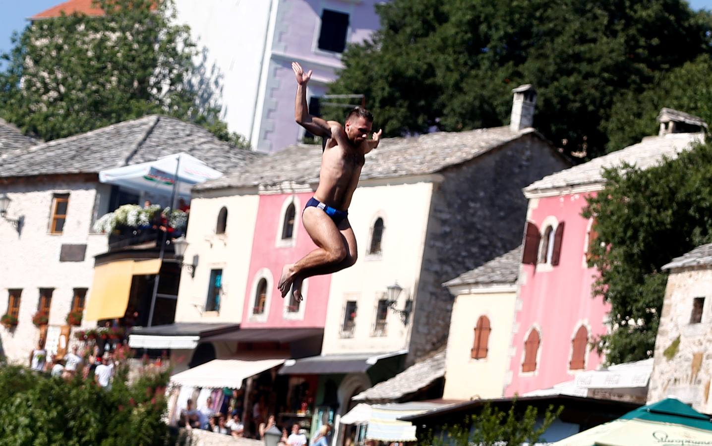 Fotos de los saltos desde el Puente Viejo de Mostar