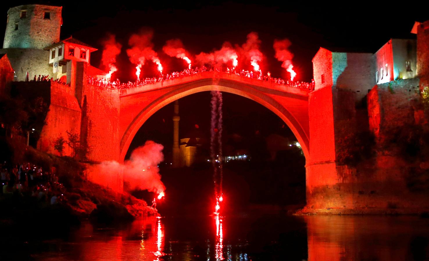 Fotos de los saltos desde el Puente Viejo de Mostar