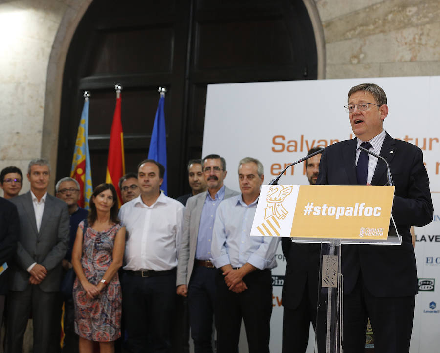 Fotos de la firma del convenio para la puesta en marcha de Stop al foc