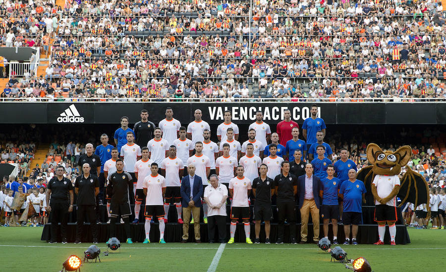 Fotos de la presentación del Valencia CF en Mestalla