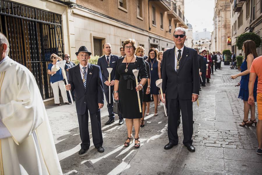 Procesión y coronación de la Virgen María